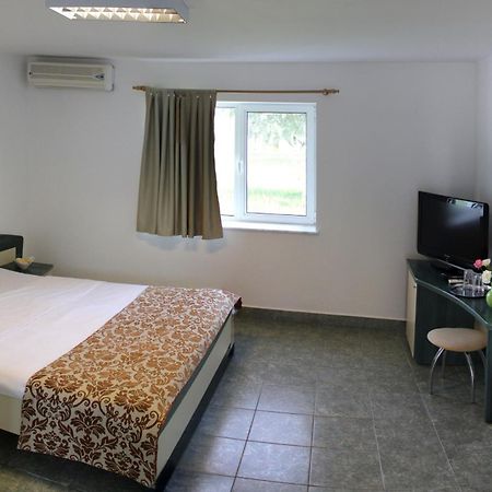 Hanul Piratilor Camping Village Năvodari Екстериор снимка