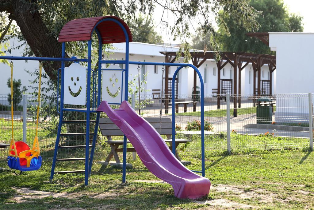 Hanul Piratilor Camping Village Năvodari Екстериор снимка